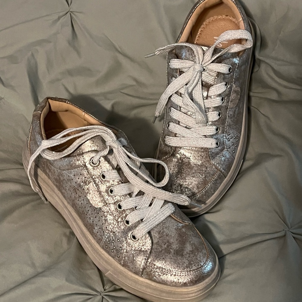 Silver Metallic Low-Top Sneakers with Rubber Sole